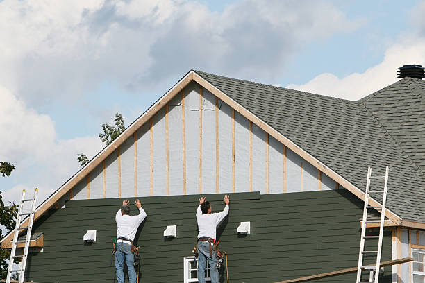 Professional Vinyl Siding technician working in Mount Sterling, OH